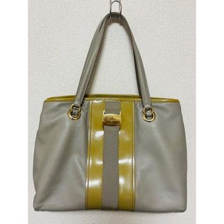 サルヴァトーレフェラガモ(Salvatore Ferragamo)の訳あり状態考慮！フェラガモ　トートバッグ　シープレザー　グレー×くすみイエロー(トートバッグ)