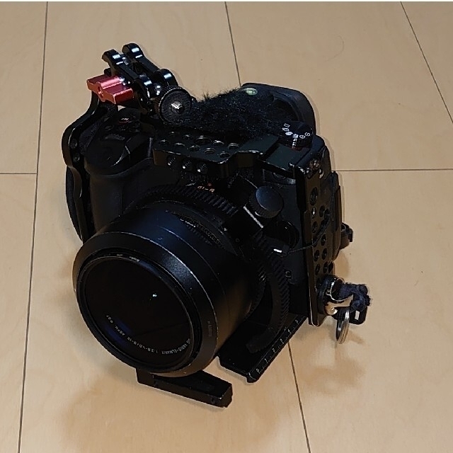 Panasonic GH5S ボディ ケージ類付属 スマホ/家電/カメラのカメラ(ミラーレス一眼)の商品写真