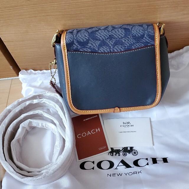 COACH(コーチ)の新品未使用☆大人気!可愛い♡COACHランブラークロスボディラインシグネチャー レディースのバッグ(ショルダーバッグ)の商品写真