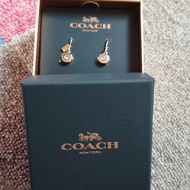 COACH(コーチ)のCOACHピアスゴールド レディースのアクセサリー(ピアス)の商品写真