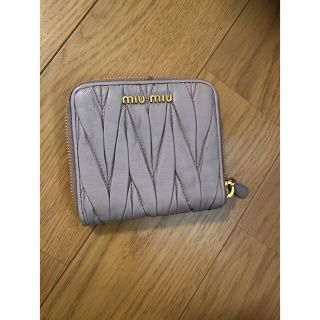 ミュウミュウ(miumiu)の5日までお値下げ　ミニ財布超美品　miumiu ミニ財布　(財布)