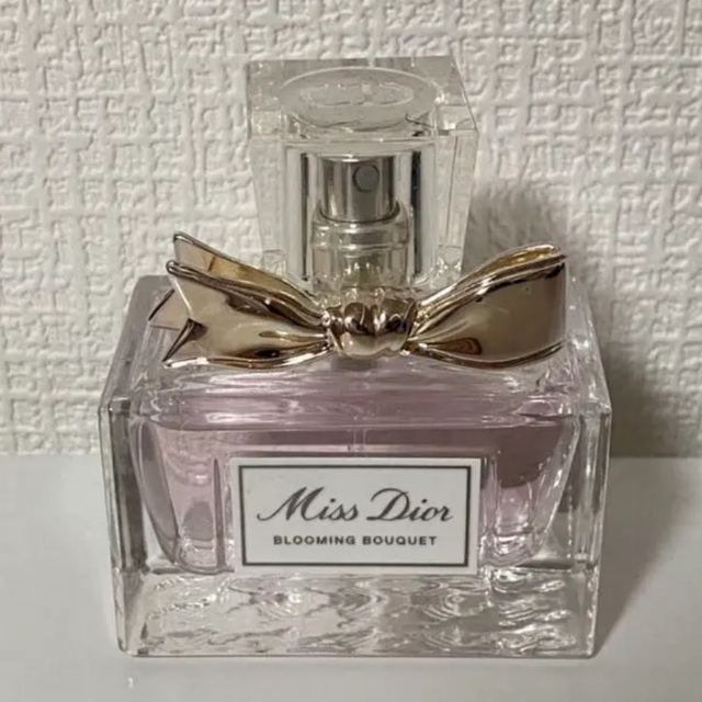 Christian Dior(クリスチャンディオール)のミスディオール ブルーミングブーケ　オードトワレ 30ml コスメ/美容の香水(香水(女性用))の商品写真