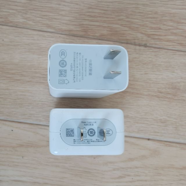 OnePlus 充電器　2個セット スマホ/家電/カメラのスマホアクセサリー(その他)の商品写真