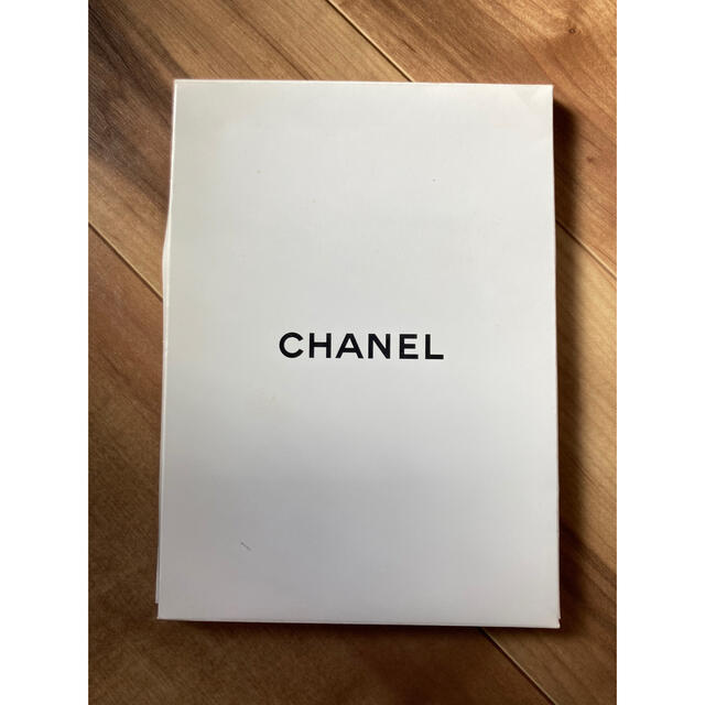 CHANEL(シャネル)の未使用 CHANEL 両面 スタンドミラー ノベルティ 非売品 コスメ/美容のコスメ/美容 その他(その他)の商品写真