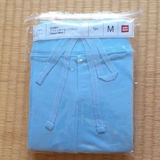 ユニクロ(UNIQLO)のユニクロ　ストレッチ ショートパンツ　サイズM ライトブルー(ルームウェア)