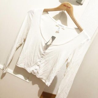 フォーエバートゥエンティーワン(FOREVER 21)の新品未使用タグ付き　forever21 ショート丈ニット　ホワイト(ニット/セーター)