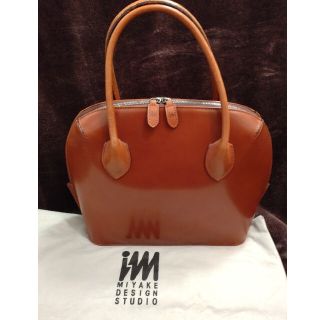 イッセイミヤケ レザーバッグの通販 21点 | ISSEY MIYAKEを買うならラクマ