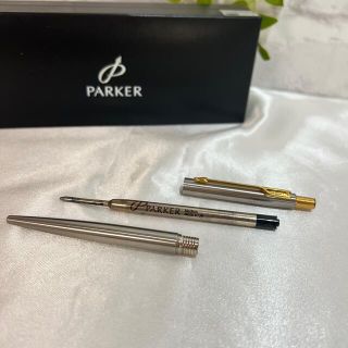 パーカー(Parker)の美品★PARKERパーカー　ボールペン　黒色 替え芯付き　シルバー/ゴールド(ペン/マーカー)