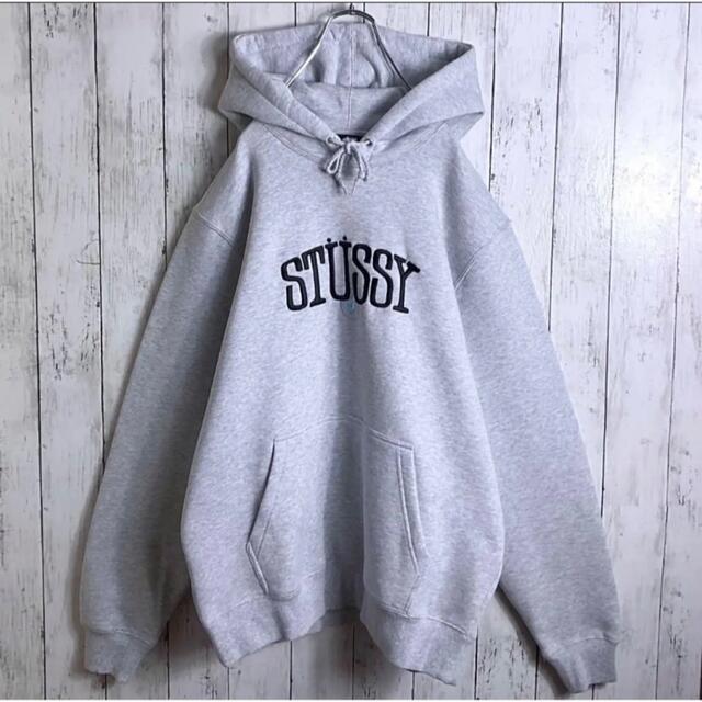 STUSSY(ステューシー)の【早い者勝ち‼️】ステューシー 刺繍ロゴ ビッグロゴ パーカー XL メンズのトップス(パーカー)の商品写真