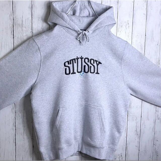 STUSSY(ステューシー)の【早い者勝ち‼️】ステューシー 刺繍ロゴ ビッグロゴ パーカー XL メンズのトップス(パーカー)の商品写真