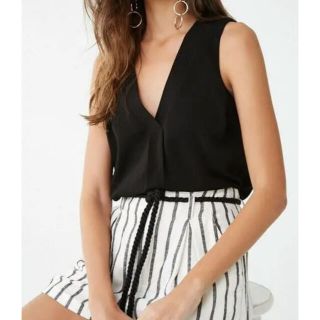 フォーエバートゥエンティーワン(FOREVER 21)の一回着用　forever21 ノースリーブブラウス　ブラック(シャツ/ブラウス(半袖/袖なし))