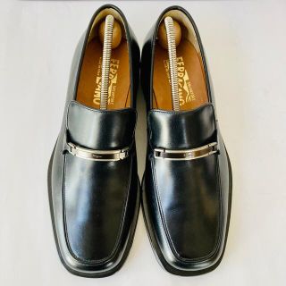 サルヴァトーレフェラガモ(Salvatore Ferragamo)の【美品】サルバトーレ フェラガモ 黒 ローファー 25cm 除菌・消臭済み(ドレス/ビジネス)