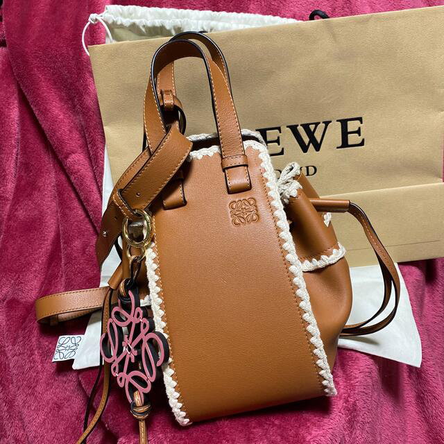 LOEWE(ロエベ)ハンモックドローストリングスモールショルダーバッグ