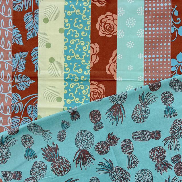 新品　トロピカル　生地　ハワイ　パイナップル　柄　 blue ハンドメイドの素材/材料(生地/糸)の商品写真