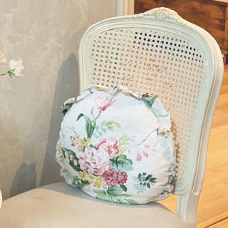 ローラアシュレイ(LAURA ASHLEY)の未使用　ローラアシュレイ　クッション　２つセット　(クッション)