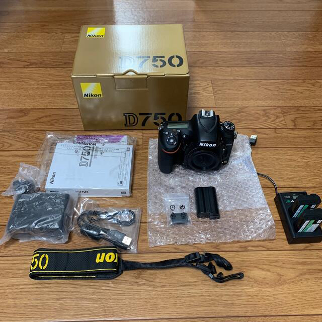 51点RAWNikon D750ボディ+予備バッテリー付き