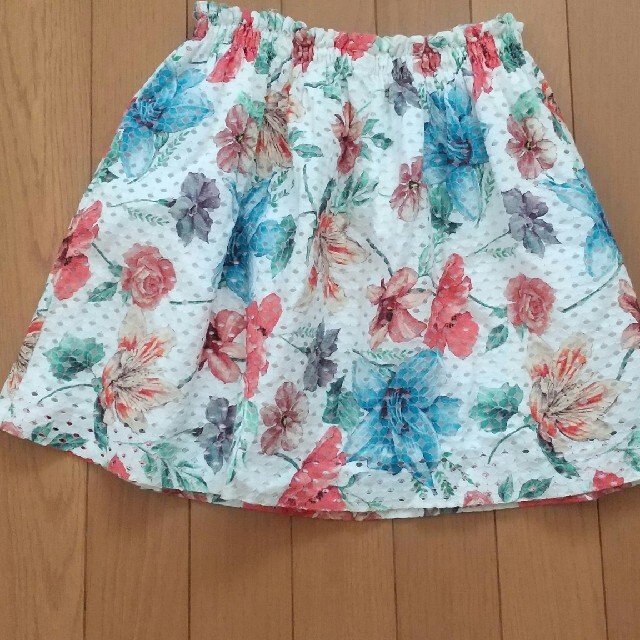 ZARA(ザラ)のZARA 花柄スカート キッズ/ベビー/マタニティのキッズ服女の子用(90cm~)(スカート)の商品写真