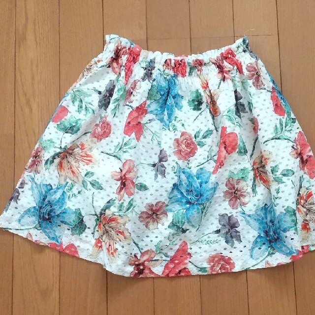 ZARA(ザラ)のZARA 花柄スカート キッズ/ベビー/マタニティのキッズ服女の子用(90cm~)(スカート)の商品写真