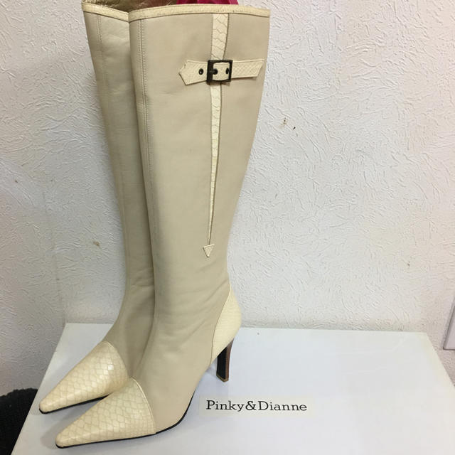 Pinky&Dianne(ピンキーアンドダイアン)の新品♡ピンダイ♡ベージュブーツ レディースの靴/シューズ(ブーツ)の商品写真