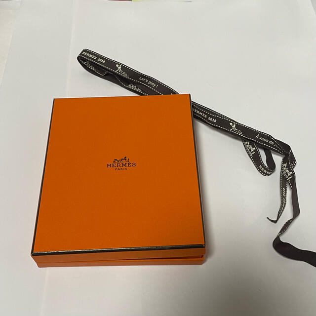 HERMES/エルメス スカーフ90 ベルト・サスペンダー柄 【箱付タグ有】 HERMES/エルメス スカーフ90 ベルト・サスペンダー柄 【箱付タグ有】