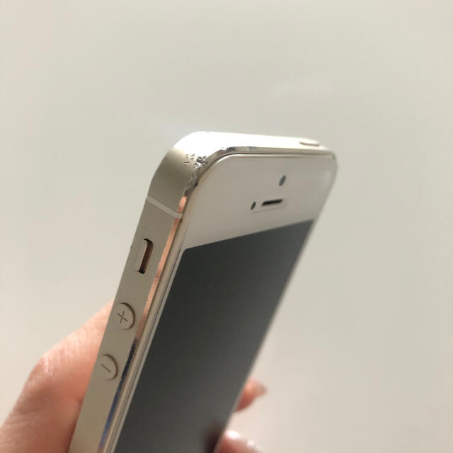 iPhone(アイフォーン)のiPhone 5s  ゴールド　32G スマホ/家電/カメラのスマートフォン/携帯電話(スマートフォン本体)の商品写真