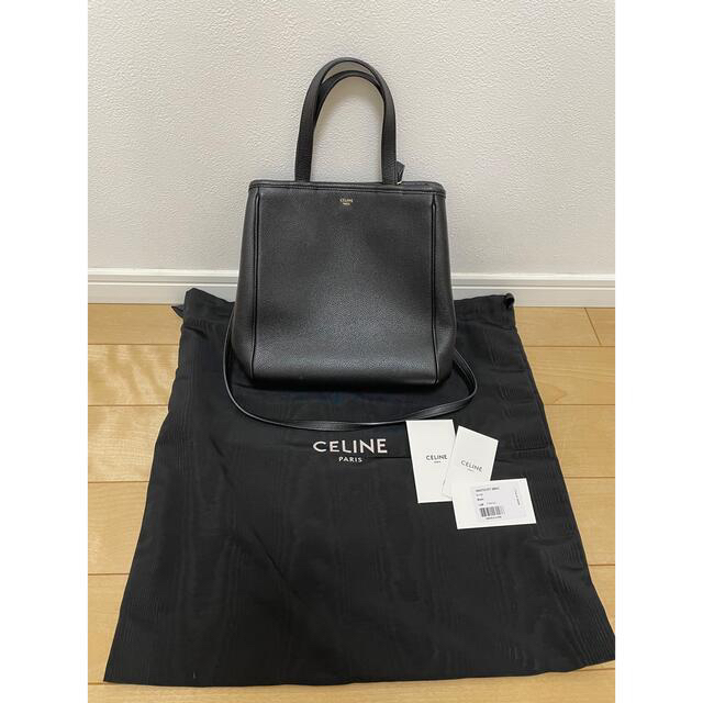 celine(セリーヌ)のひつじ様専用　CELINE  セリーヌ　スモールフォールドカバ　 レディースのバッグ(ハンドバッグ)の商品写真