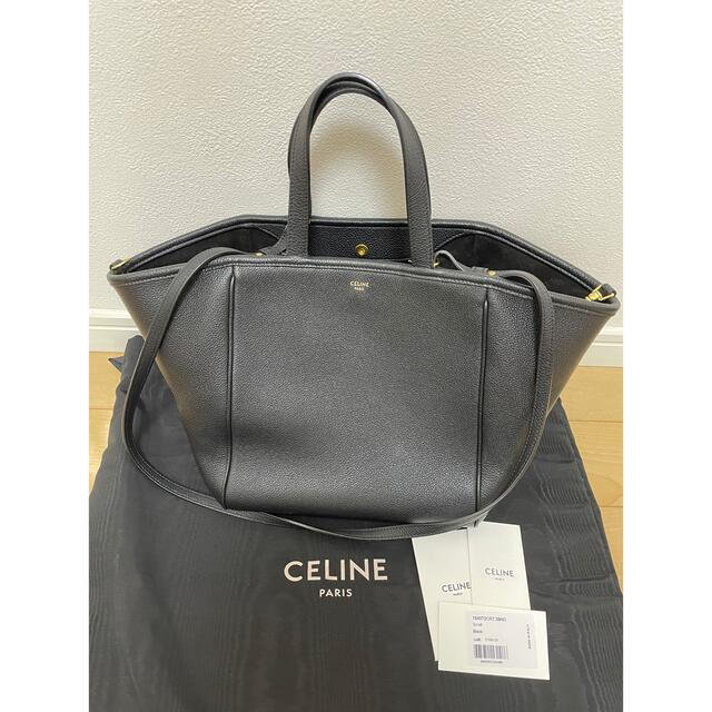 celine(セリーヌ)のひつじ様専用　CELINE  セリーヌ　スモールフォールドカバ　 レディースのバッグ(ハンドバッグ)の商品写真