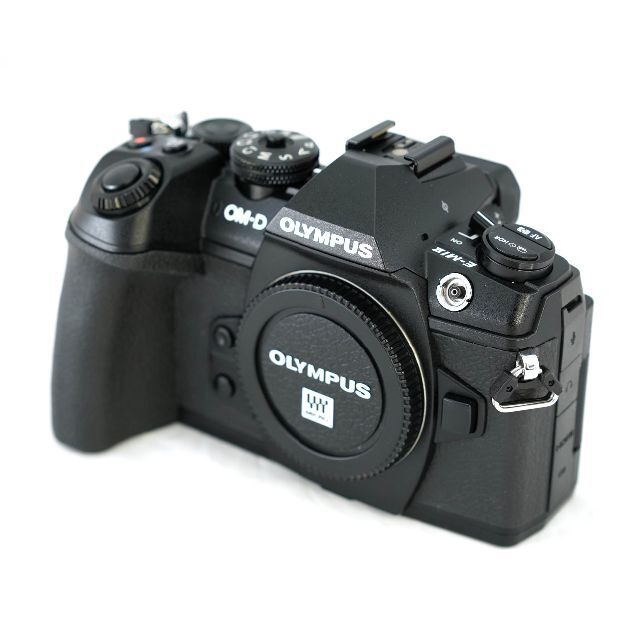 OLYMPUS(オリンパス)のオリンパス OM-D E-M1 Mark II 美品 バッテリー3本とSD32G スマホ/家電/カメラのカメラ(ミラーレス一眼)の商品写真