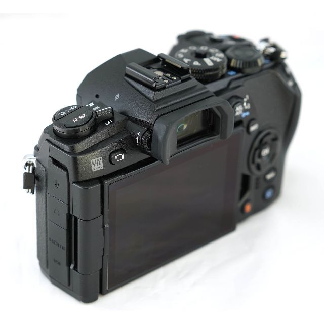 OLYMPUS(オリンパス)のオリンパス OM-D E-M1 Mark II 美品 バッテリー3本とSD32G スマホ/家電/カメラのカメラ(ミラーレス一眼)の商品写真