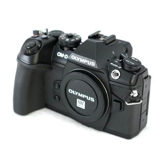 オリンパス(OLYMPUS)のオリンパス OM-D E-M1 Mark II 美品 バッテリー3本とSD32G(ミラーレス一眼)