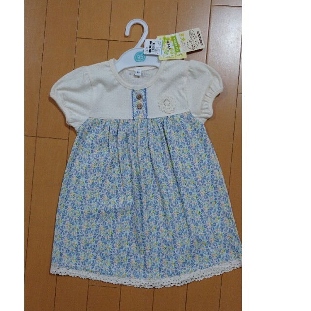 西松屋(ニシマツヤ)のチュニック　95 キッズ/ベビー/マタニティのキッズ服女の子用(90cm~)(Tシャツ/カットソー)の商品写真