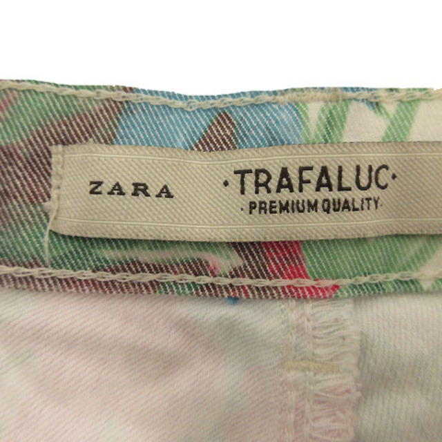 ZARA(ザラ)のザラ トラファルック ZARA Trafaluc ショートパンツ ボタニカル 花 レディースのパンツ(ショートパンツ)の商品写真