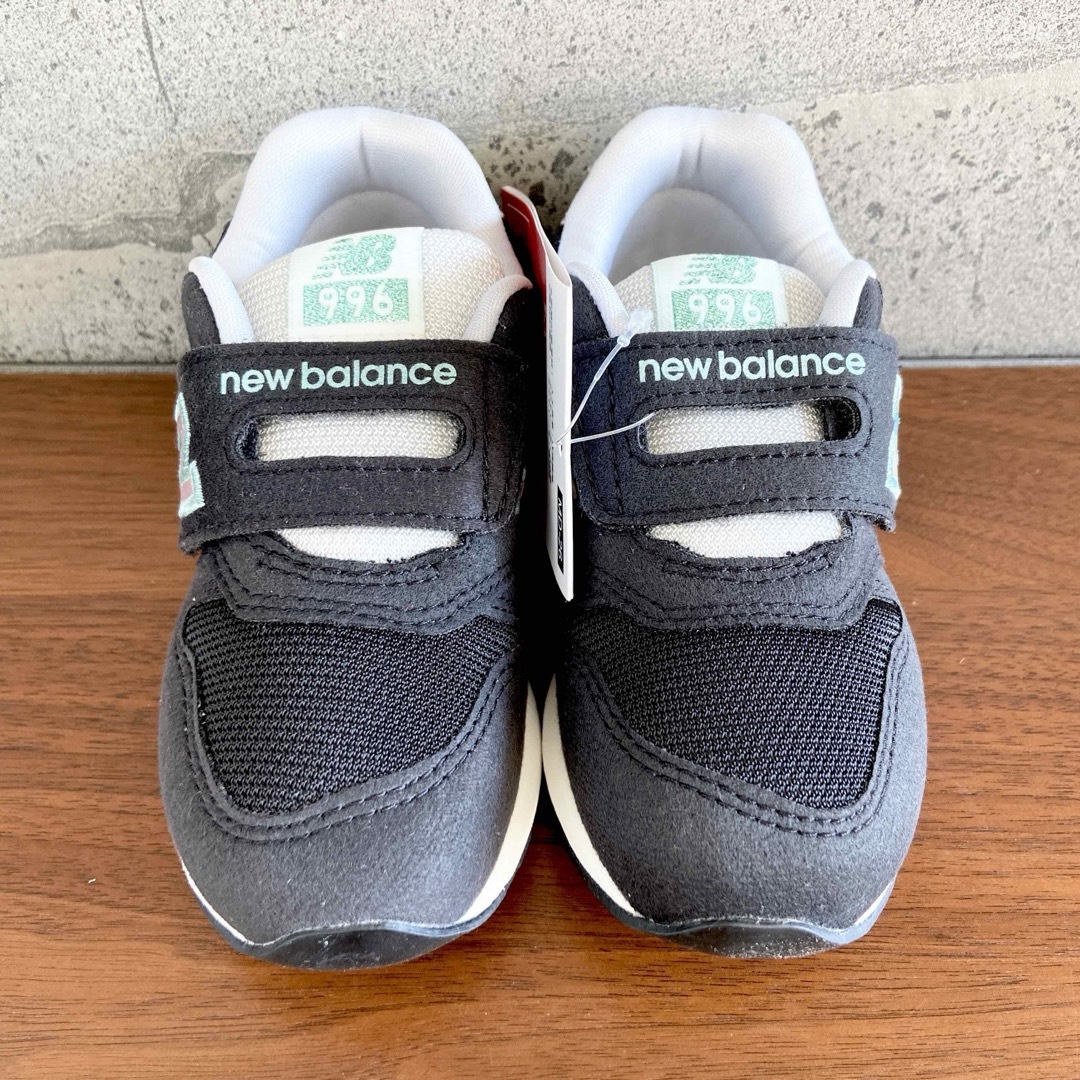 New Balance(ニューバランス)の【新品】16.5センチ ネイビー×レッド ニューバランス スニーカー キッズ キッズ/ベビー/マタニティのキッズ靴/シューズ(15cm~)(スニーカー)の商品写真