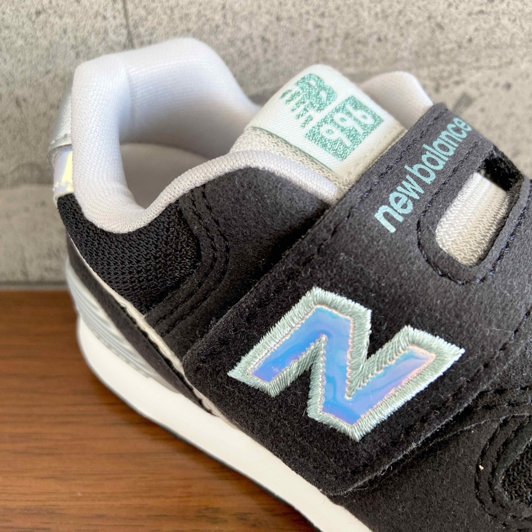 New Balance(ニューバランス)の【新品】16.5センチ ネイビー×レッド ニューバランス スニーカー キッズ キッズ/ベビー/マタニティのキッズ靴/シューズ(15cm~)(スニーカー)の商品写真