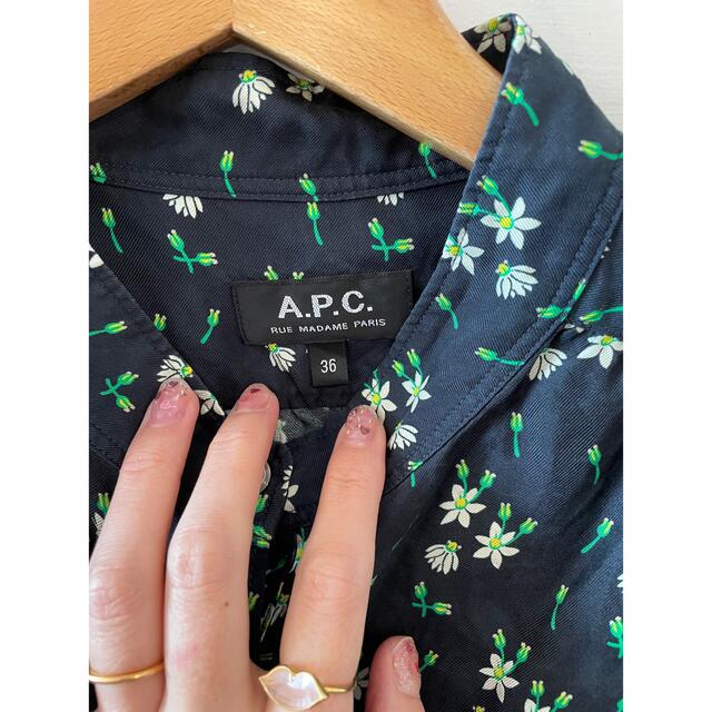 A.P.C(アーペーセー)の最終価格🌼A.P.C. silk flower blouse. レディースのトップス(シャツ/ブラウス(長袖/七分))の商品写真
