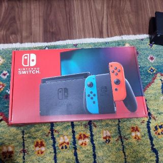 ニンテンドースイッチ(Nintendo Switch)の任天堂Switch  本体　中古品　美品(家庭用ゲーム機本体)