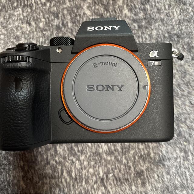 SONY(ソニー)のSONYILCE-7M3 a7iii レンズ付きバッテリー(2個) チャージャー スマホ/家電/カメラのカメラ(ミラーレス一眼)の商品写真
