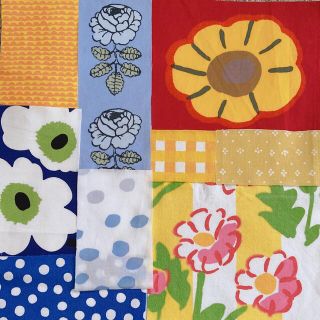 マリメッコ(marimekko)のマリメッコ ネック フィンエアー ミニウニッコ ヴィンテージ ハギレ 青黄赤(生地/糸)