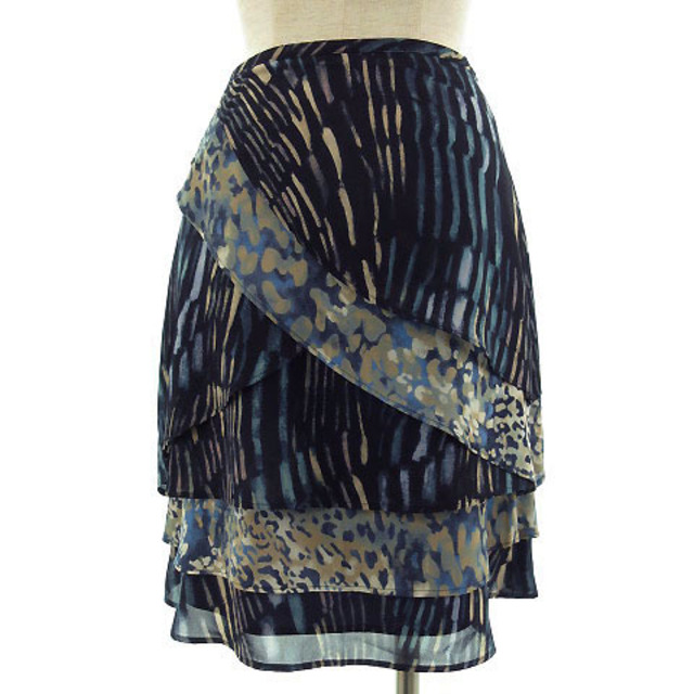 VIAGGIO BLU(ビアッジョブルー)のビアッジョブルー Viaggio Blu スカート ひざ丈 ティアード 総柄 ネ レディースのスカート(ひざ丈スカート)の商品写真