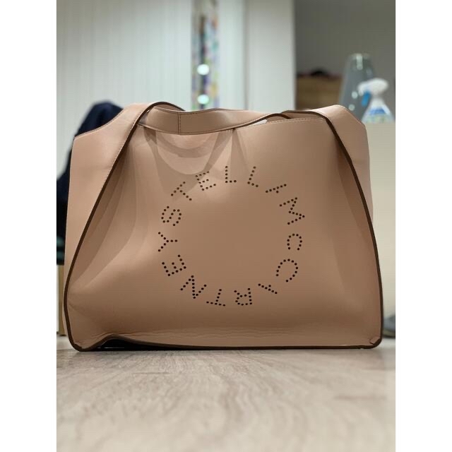 Stella McCartney(ステラマッカートニー)の美品　お値下げ中！！ステラマッカートニー　トートバッグ　ピンクベージュ レディースのバッグ(トートバッグ)の商品写真