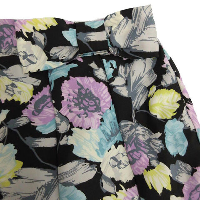 UNRELISH(アンレリッシュ)のアンレリッシュ UNRELISH スカート ひざ丈 フレアー 花柄 黒系 マルチ レディースのスカート(ひざ丈スカート)の商品写真