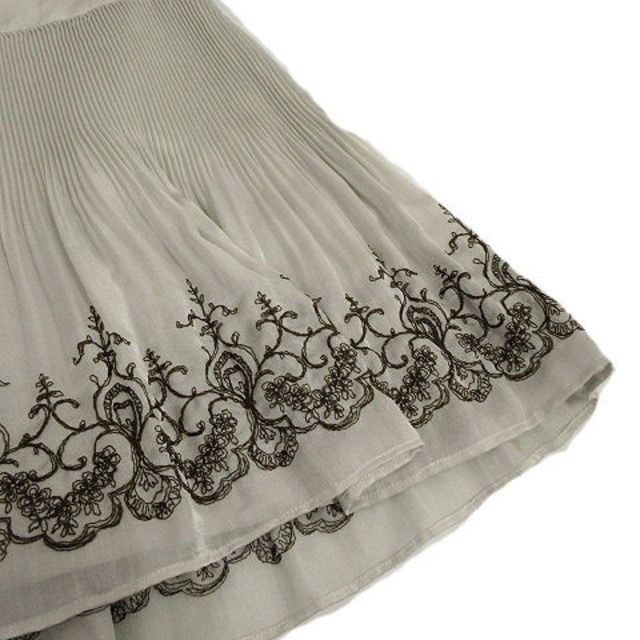 4℃(ヨンドシー)のヨンドシー 4℃ スカート プリーツスカート ミディ丈 刺繍 グレー系 ブラウン レディースのスカート(ひざ丈スカート)の商品写真