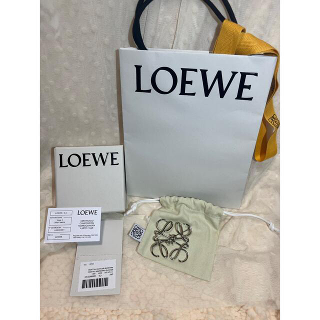 LOEWE アナグラム ブローチ シルバー