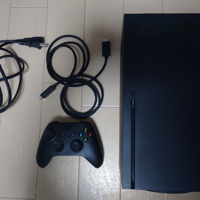 Xbox(エックスボックス)のxbox series x＋拡張ストレージ＋充電バッテリー＋おまけ付き エンタメ/ホビーのゲームソフト/ゲーム機本体(家庭用ゲーム機本体)の商品写真