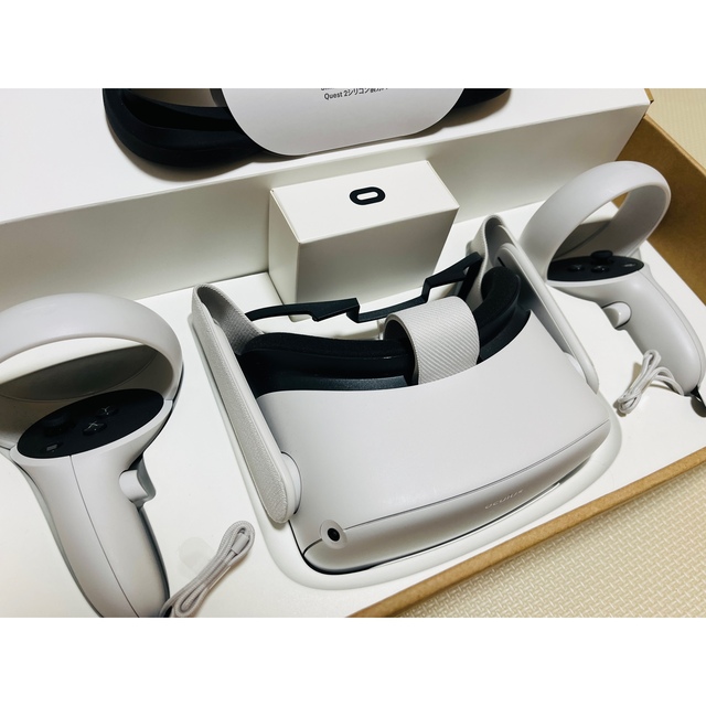 oculus quest2 128GB  エンタメ/ホビーのゲームソフト/ゲーム機本体(家庭用ゲーム機本体)の商品写真