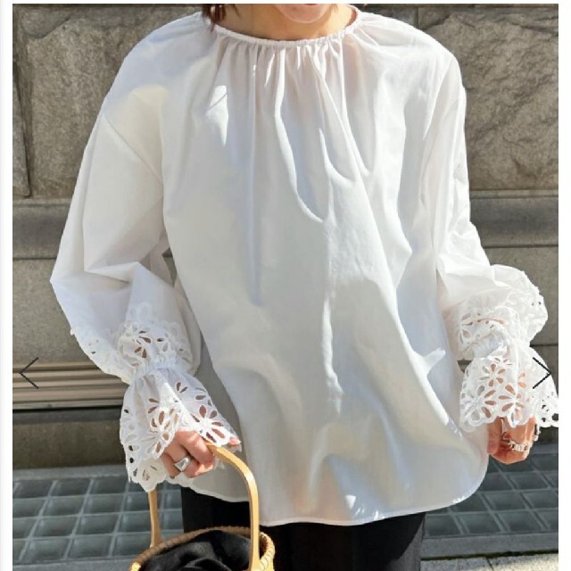 Drawer(ドゥロワー)の【完売・未使用】bow.a BOUQUET BLOUSE レディースのトップス(シャツ/ブラウス(長袖/七分))の商品写真