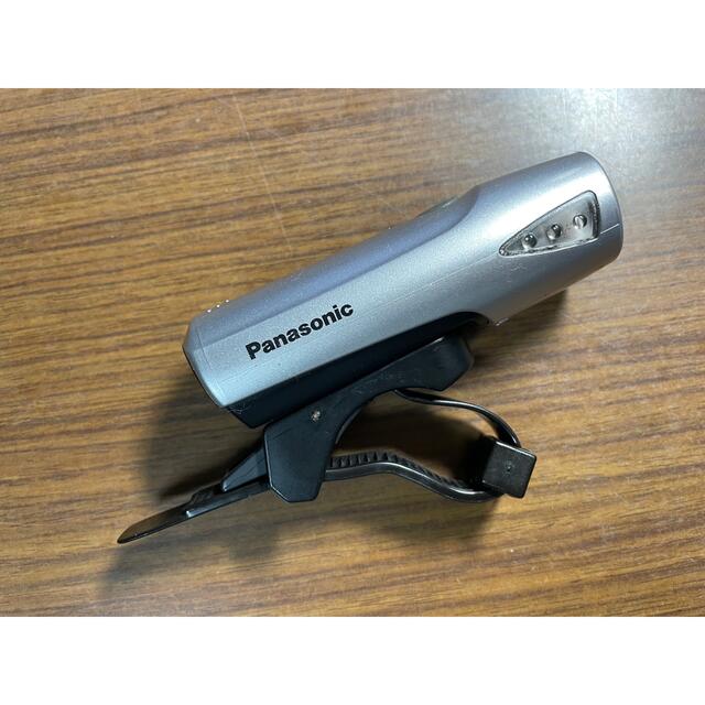Panasonic(パナソニック)の美品 Panasonic スタイリッシュ乾電池式ベッドライト SKL081 スポーツ/アウトドアの自転車(パーツ)の商品写真