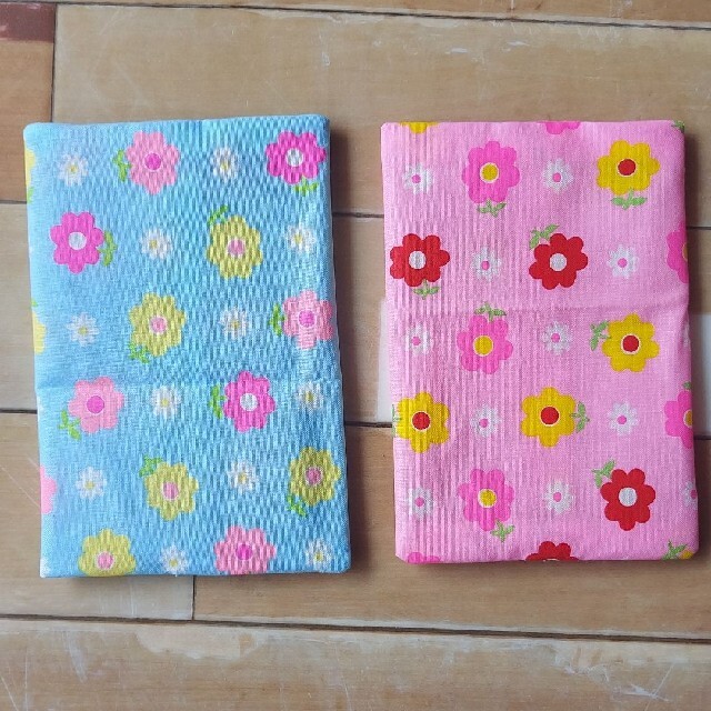 ハンドメイド☆ピンクス花柄　ポケットティッシュケース2個セット ハンドメイドのキッズ/ベビー(外出用品)の商品写真