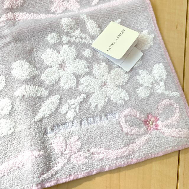 LAURA ASHLEY(ローラアシュレイ)の【ローラアシュレイ】タオルハンカチ レディースのファッション小物(ハンカチ)の商品写真