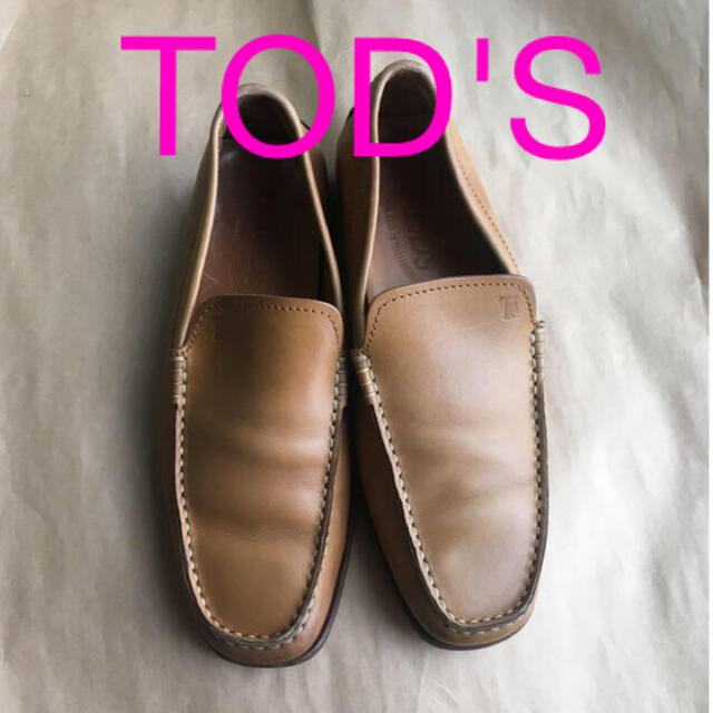 TOD'S(トッズ)のTOD'S トッズ キャメル ドライビング レザーシューズ レディースの靴/シューズ(ローファー/革靴)の商品写真